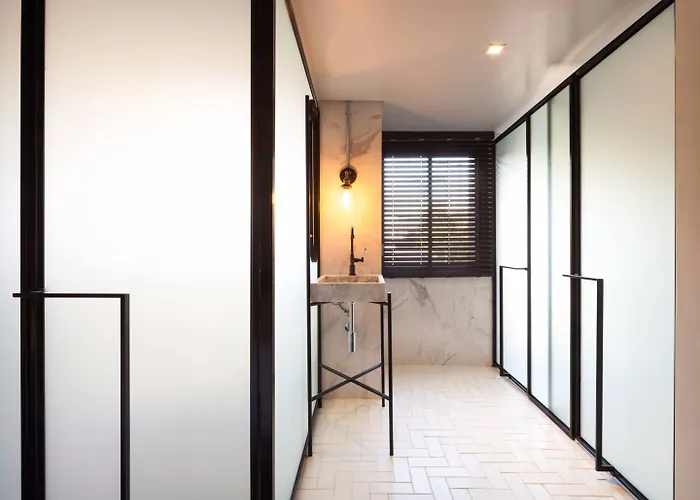 Ir-on Hotel